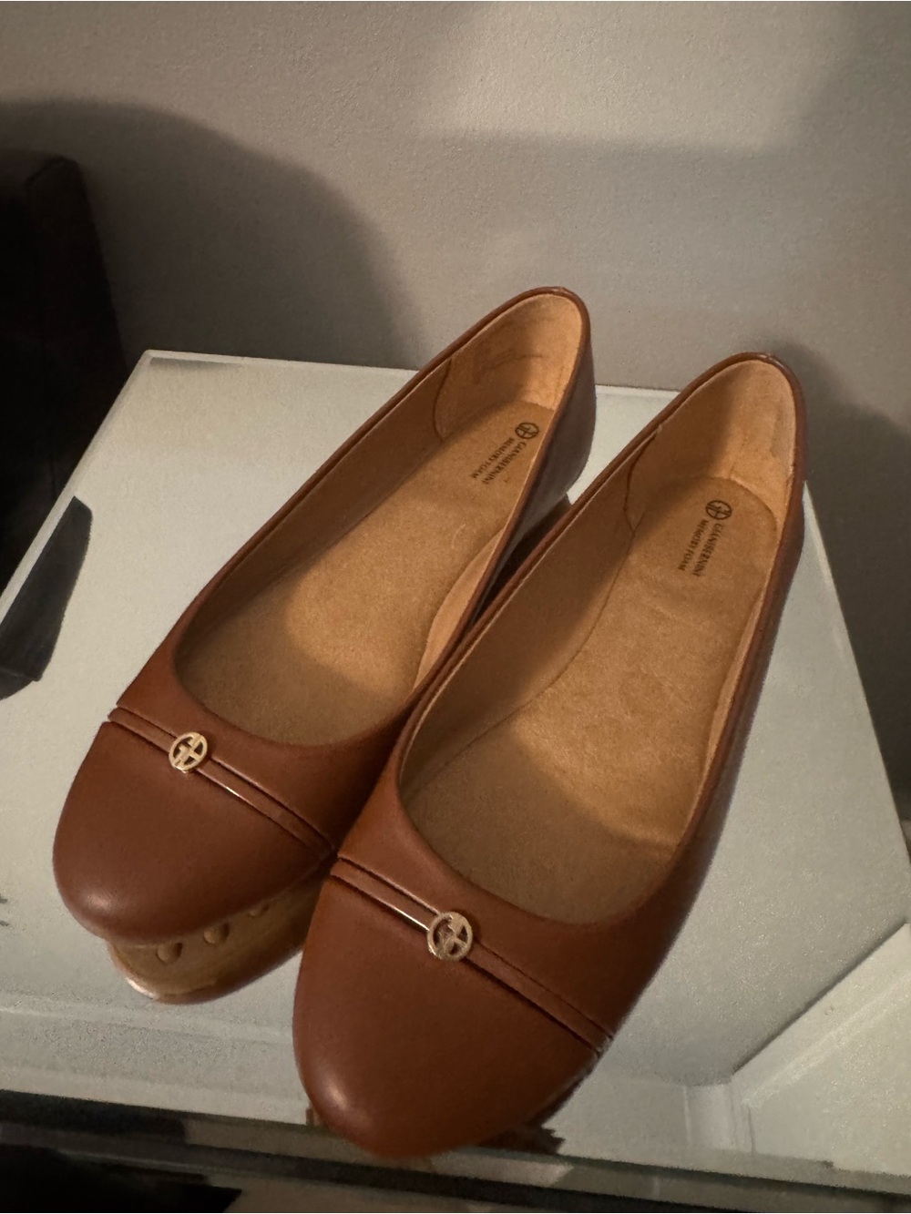 Giani Bernini Brown Leather Ballet Flats with Gold Emblem